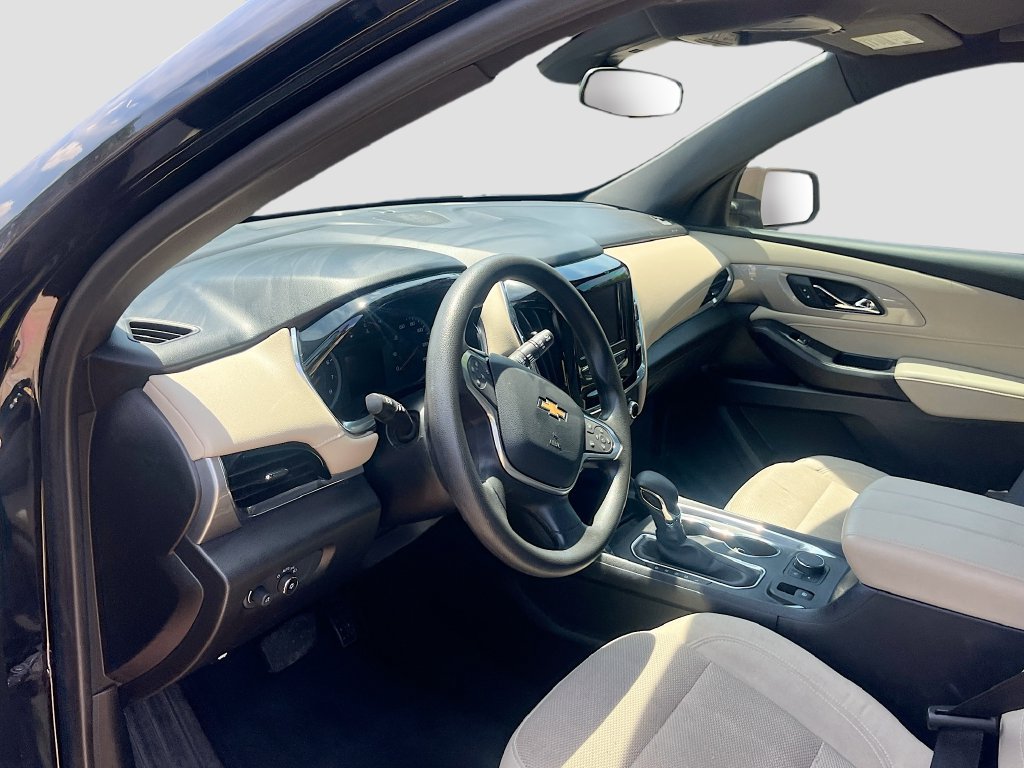 Used 2023 Chevrolet Traverse LS FWD image 9