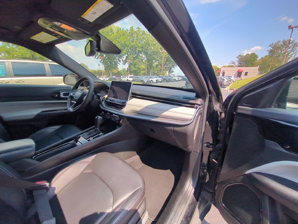 Used 2025 Jeep Compass Limited AWD/4WD image 30
