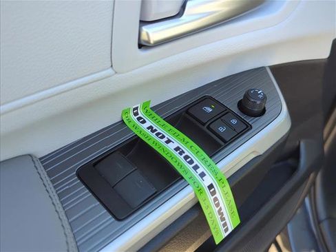 New 2025 Toyota Sienna XLE image 11