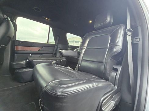 Used 2021 Lincoln Navigator 4WD image 12