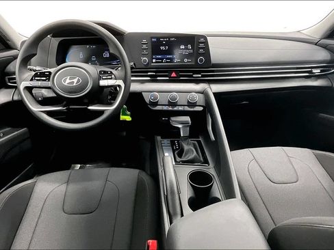 Used 2026 Hyundai Elantra SE FWD image 6