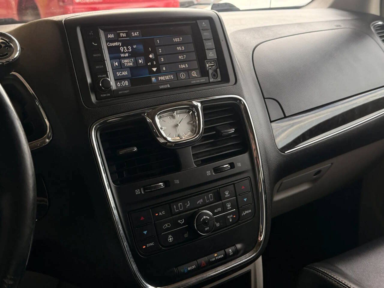 Used 2015 Chrysler Town & Country Touring-L w/ Driver Convenience Group FWD image 11