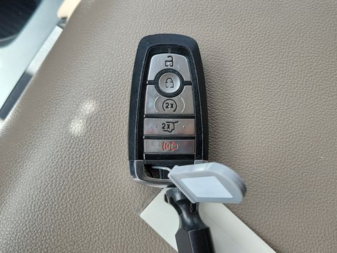 Used 2024 Ford Expedition XLT RWD image 29