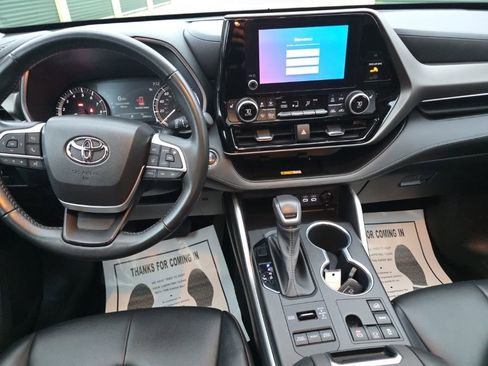 Used 2023 Toyota Highlander XLE image 23
