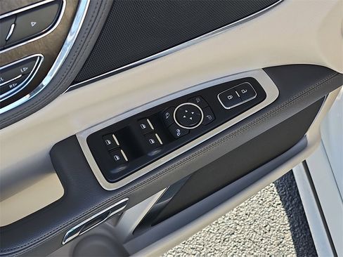 Used 2018 Lincoln Continental Reserve image 18