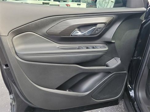 Used 2024 GMC Terrain SLE w/ Elevation Edition image 21