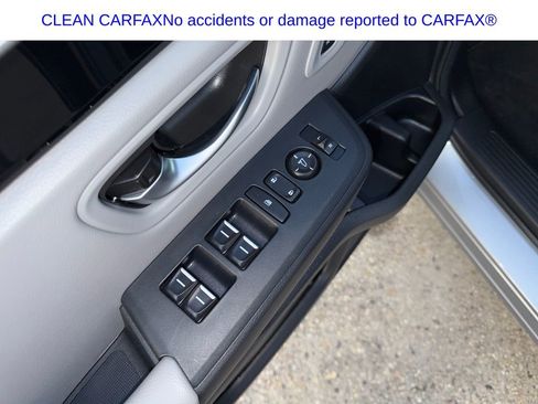 Used 2025 Honda Pilot EX-L image 12