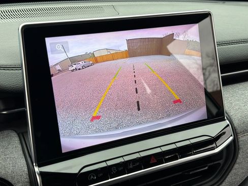 Used 2024 Jeep Compass Latitude image 8