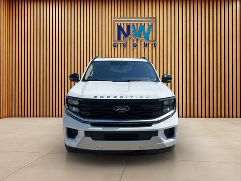 Used 2025 Ford Expedition Max Platinum AWD/4WD image 2