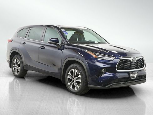 Used 2022 Toyota Highlander XLE image 7