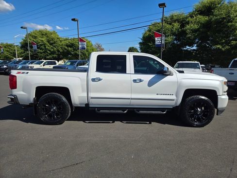 Used 2017 Chevrolet Silverado 1500 LTZ Z71 w/ LTZ Plus Package AWD/4WD image 38