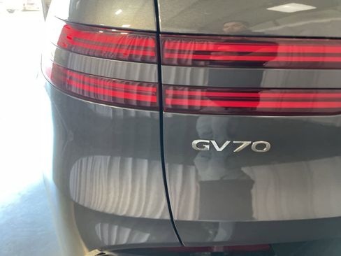 Used 2023 Genesis GV70 2.5T w/ Sport Prestige Package image 20