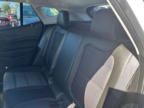 Used 2025 Chevrolet Trax LT w/ LT Convenience Package FWD image 22
