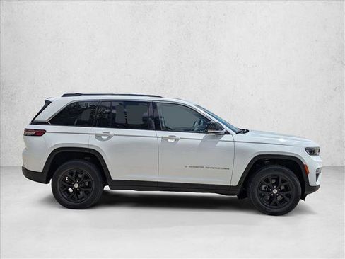 Used 2022 Jeep Grand Cherokee Limited image 4