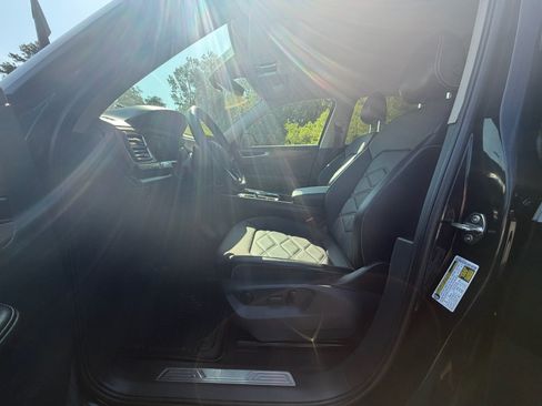 Used 2025 Volkswagen Atlas SE FWD image 10