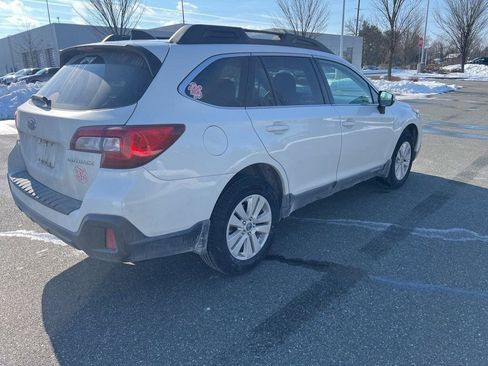Used 2018 Subaru Outback 2.5i Premium image 4