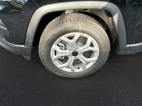 New 2026 Jeep Compass Latitude image 32