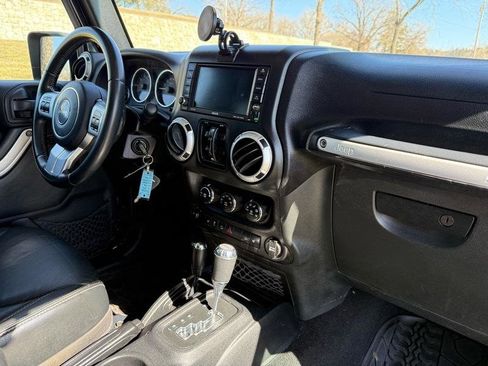 Used 2015 Jeep Wrangler Unlimited Rubicon image 20