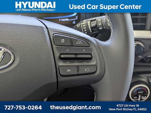 Certified 2025 Hyundai Venue Limited FWD image 27