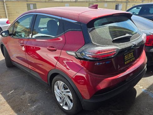 Used 2022 Chevrolet Bolt LT FWD image 4