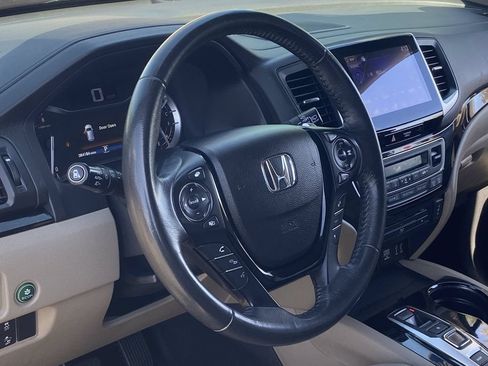 Used 2016 Honda Pilot Touring image 24