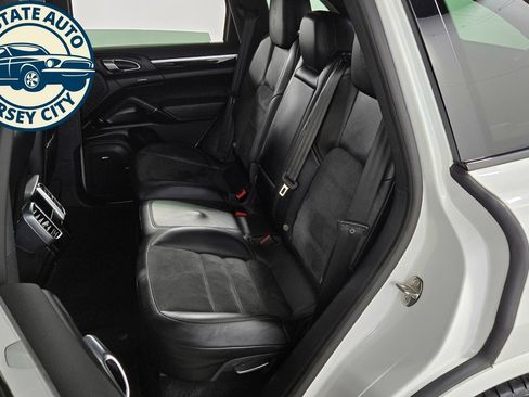 Used 2018 Porsche Cayenne Platinum Edition AWD/4WD image 26