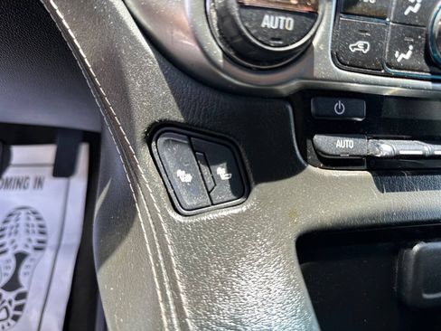 Used 2017 Chevrolet Suburban LT RWD image 15