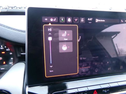 Used 2025 Jeep Compass Limited image 17