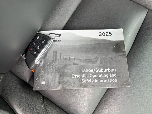 Used 2025 Chevrolet Suburban LT image 42