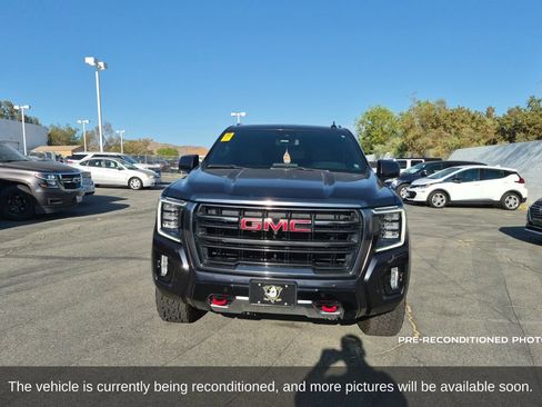 Used 2023 GMC Yukon XL AT4 w/ Technology Package AWD/4WD image 2