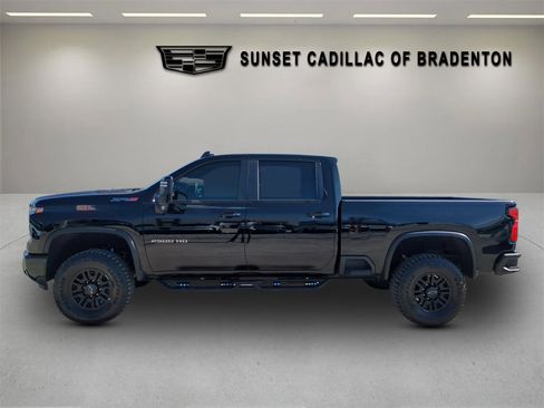 Used 2025 Chevrolet Silverado 2500 ZR2 w/ Technology Package image 7