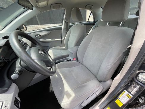Used 2013 Toyota Corolla L FWD image 38