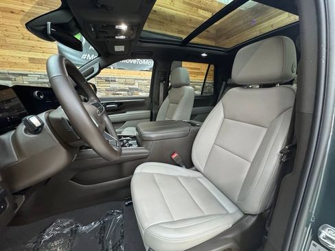 Used 2025 Chevrolet Tahoe Z71 w/ Comfort Package AWD/4WD image 32