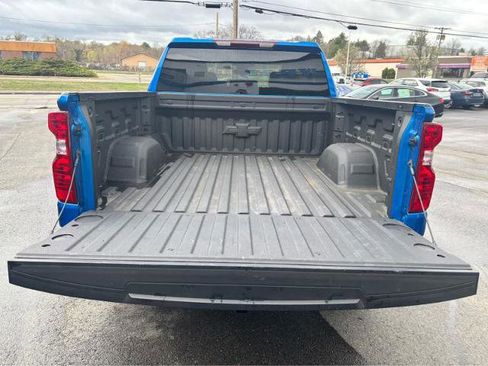 Used 2023 Chevrolet Silverado 1500 Custom Trail Boss w/ LPO, Dark Essentials Package image 8