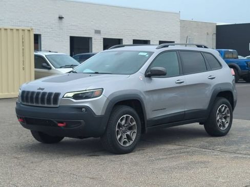 Used 2020 Jeep Cherokee Trailhawk w/ Cold Weather Group AWD/4WD image 7