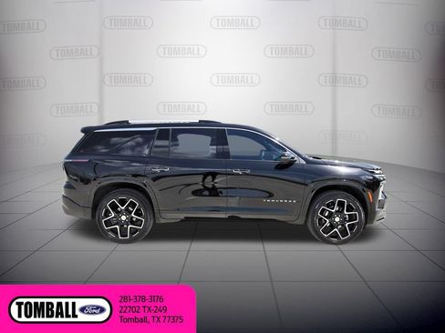Used 2025 Chevrolet Traverse High Country w/ LPO, Floor Liner Package FWD image 9