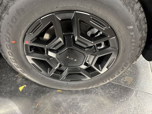 New 2026 Kia Sorento SX Prestige w/ Olive Brown Leather Package image 12