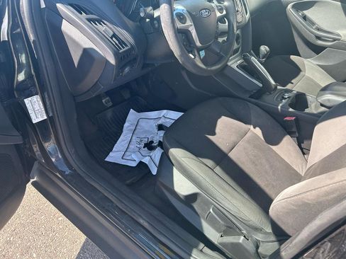 Used 2013 Ford Focus SE w/ SE Winter Pkg FWD image 10