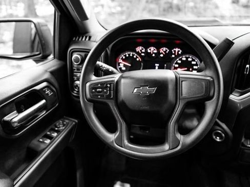 Used 2025 Chevrolet Silverado 1500 Custom Trail Boss AWD/4WD image 17