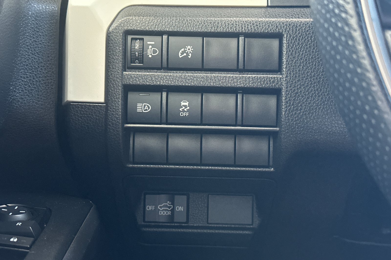 Used 2024 Toyota Tacoma TRD Off-Road AWD/4WD image 28
