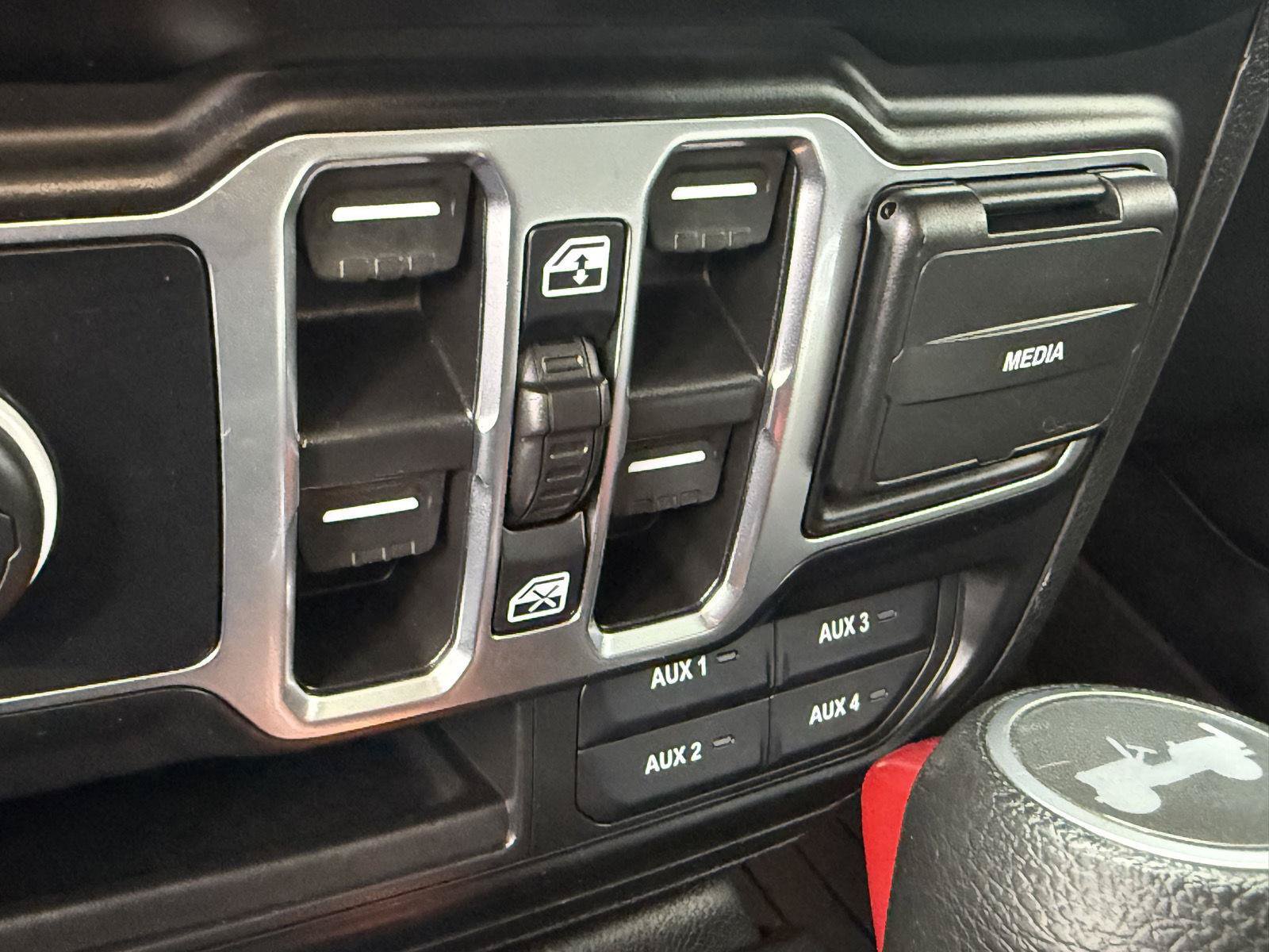 Used 2023 Jeep Wrangler Unlimited Sport AWD/4WD image 28