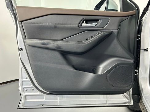 Used 2022 Nissan Rogue SV w/ SV Premium Package image 32