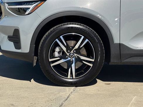 Certified 2025 Volvo XC40 B5 Core image 31