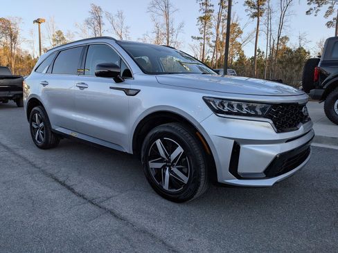 Used 2021 Kia Sorento S w/ Panoramic Sunroof Package image 2