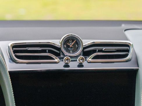Used 2021 Bentley Bentayga AWD/4WD image 37