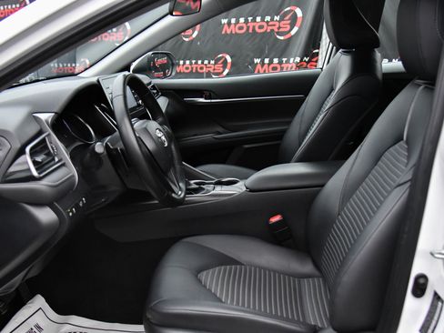 Used 2023 Toyota Camry SE image 18