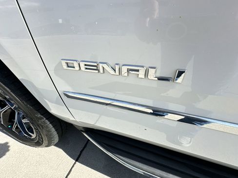 Used 2017 GMC Yukon XL Denali w/ Open Road Package AWD/4WD image 33
