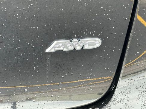 Certified 2023 Chrysler Pacifica Touring-L image 28