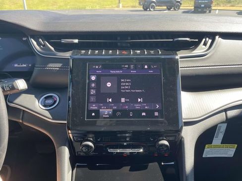 New 2025 Jeep Grand Cherokee Altitude image 21