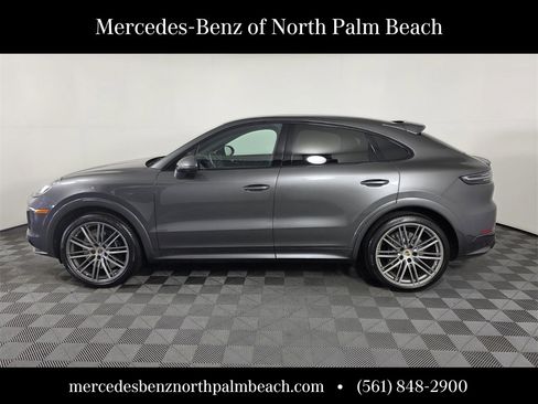 Used 2023 Porsche Cayenne Turbo image 3